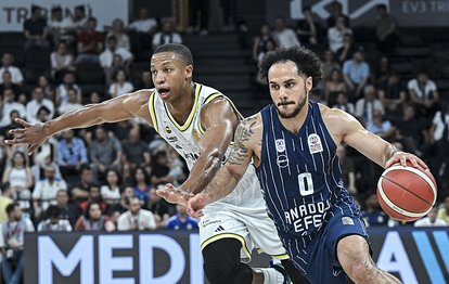 Anadolu Efes, Fenerbahçe Beko karşısında seriyi 2-1'e getirdi!